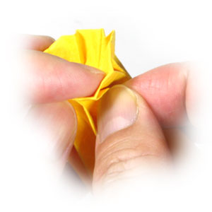 32th picture of origami daffodil flower