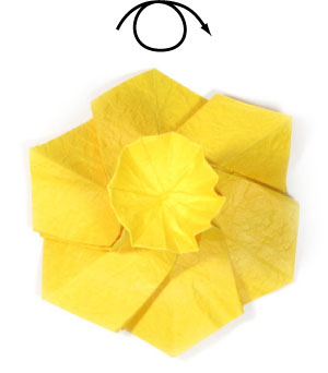 33th picture of origami daffodil flower