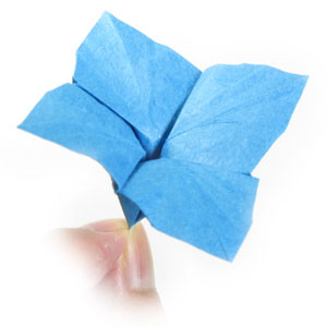 21th picture of origami hydrangea flower