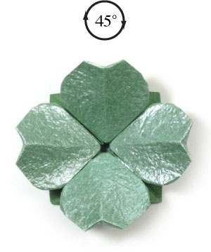 23th picture of four-leaf origami clover wisth a flat base